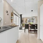 Three-bedroom In * هادرسليف