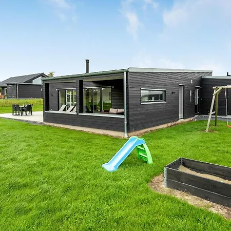 Three-bedroom In Semesterbostad *